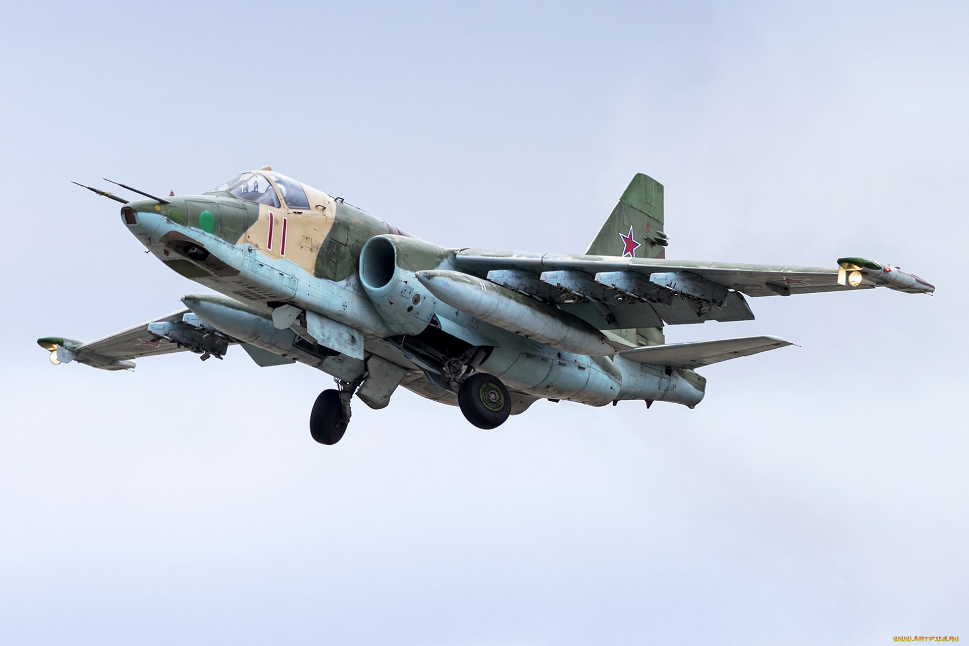 Почему су 25. Самолёт-Штурмовик Су-25. Штурмовик Су-25 Грач. Грач самолет Су 25. Штурмовики Су-25 ВВС России.
